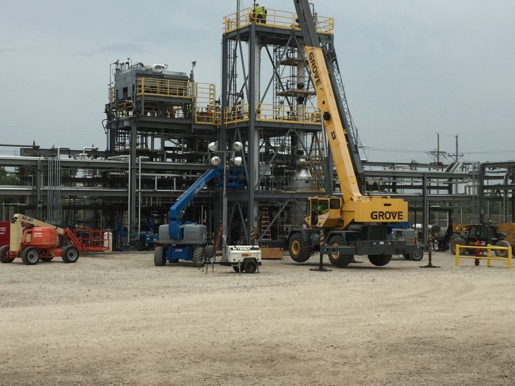 Image of construction happening at an ethanol plan