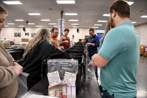 Kansas food bank volunteers